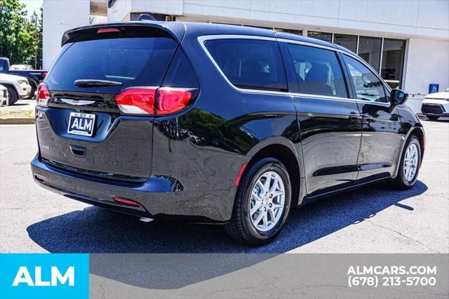2023 Chrysler Voyager LX