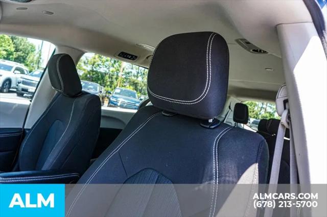 2023 Chrysler Voyager LX