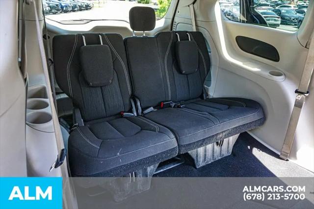 2023 Chrysler Voyager LX