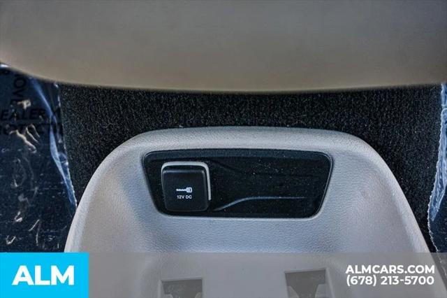 2023 Chrysler Voyager LX