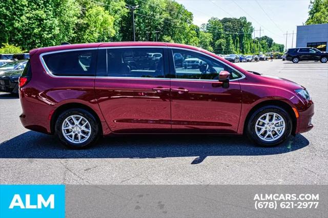 2023 Chrysler Voyager LX