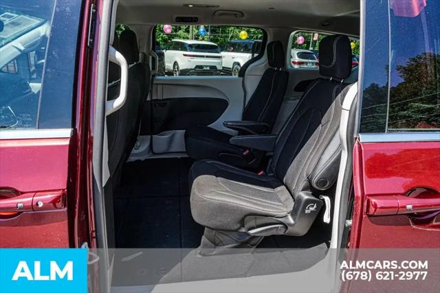 2023 Chrysler Voyager LX