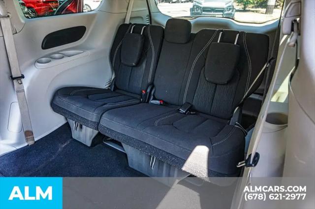 2023 Chrysler Voyager LX