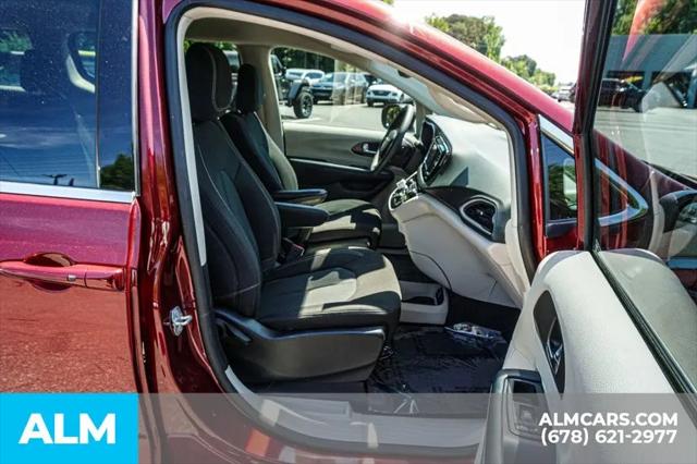 2023 Chrysler Voyager LX