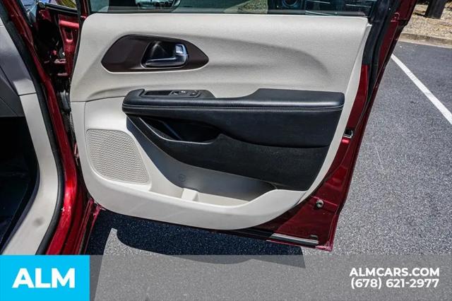 2023 Chrysler Voyager LX