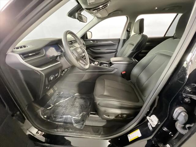 2023 Jeep Grand Cherokee L Laredo 4x4