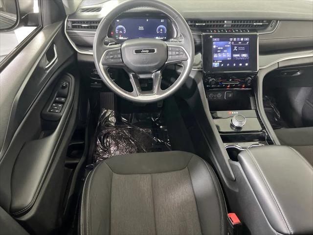 2023 Jeep Grand Cherokee L Laredo 4x4
