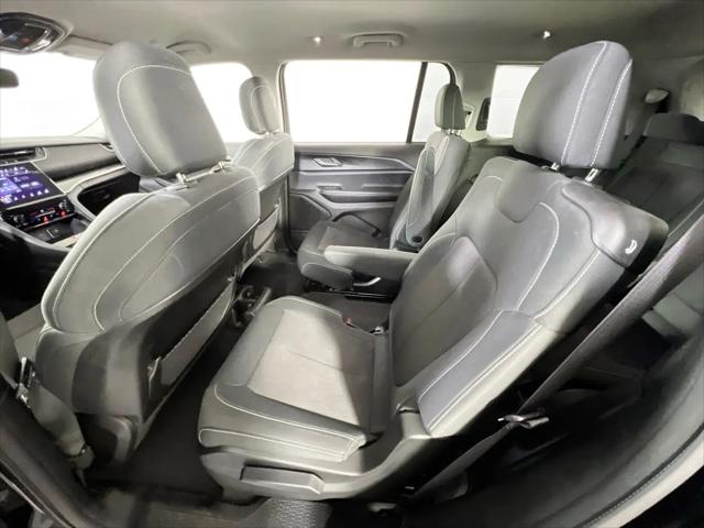 2023 Jeep Grand Cherokee L Laredo 4x4