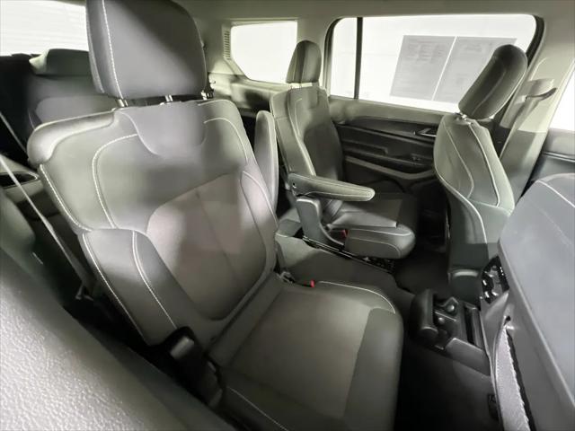 2023 Jeep Grand Cherokee L Laredo 4x4