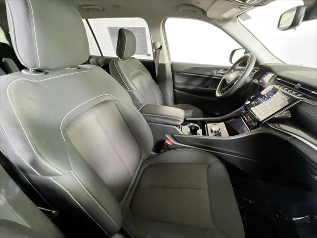 2023 Jeep Grand Cherokee L Laredo 4x4