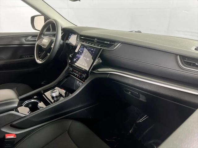 2023 Jeep Grand Cherokee L Laredo 4x4