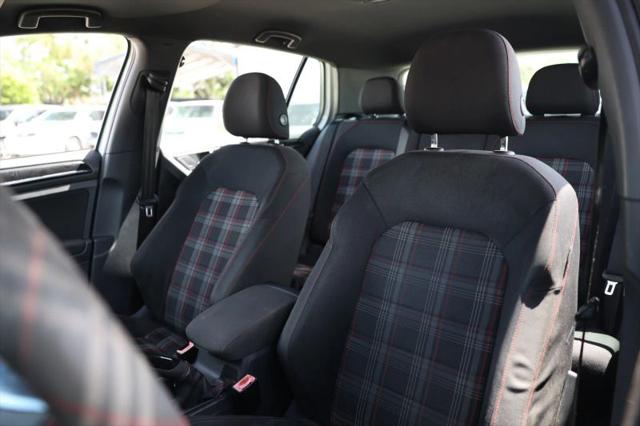 2015 Volkswagen Golf GTI 2.0T S 4-Door