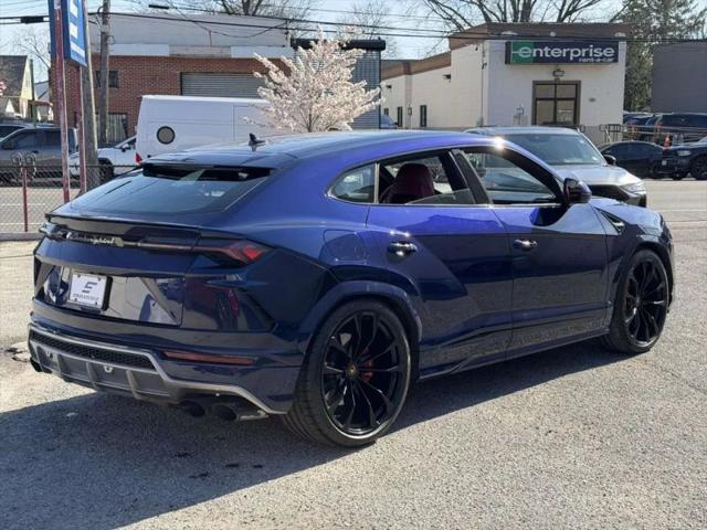 2022 Lamborghini Urus Pearl Capsule