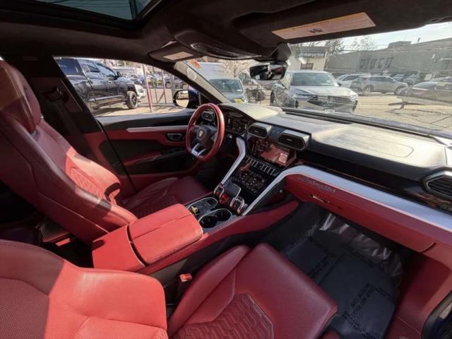 2022 Lamborghini Urus Pearl Capsule