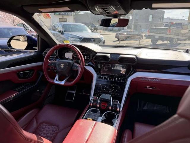 2022 Lamborghini Urus Pearl Capsule