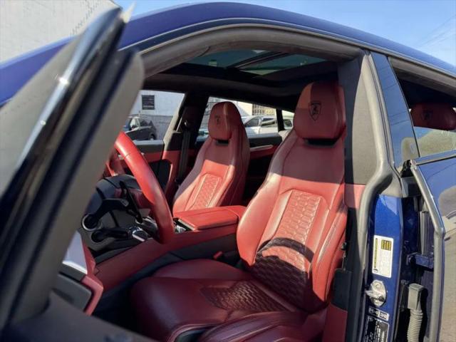 2022 Lamborghini Urus Pearl Capsule