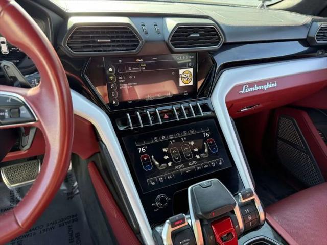 2022 Lamborghini Urus Pearl Capsule
