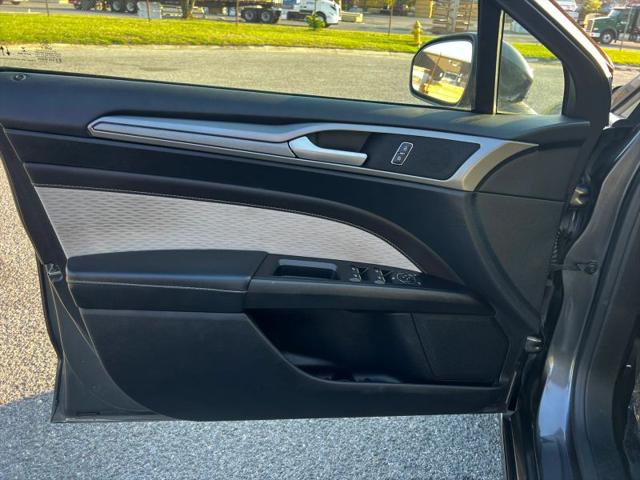 2020 Ford Fusion SE