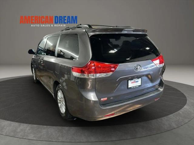2014 Toyota Sienna XLE V6 8 Passenger