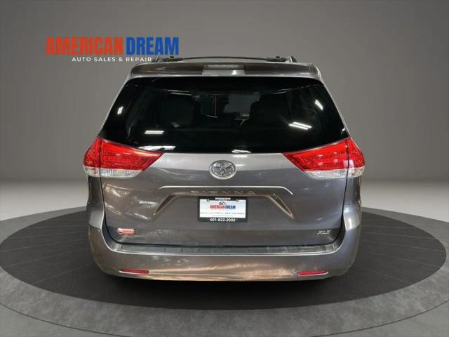 2014 Toyota Sienna XLE V6 8 Passenger