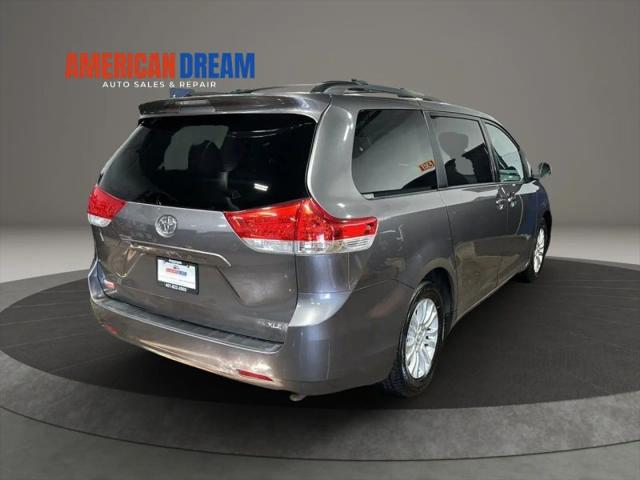 2014 Toyota Sienna XLE V6 8 Passenger