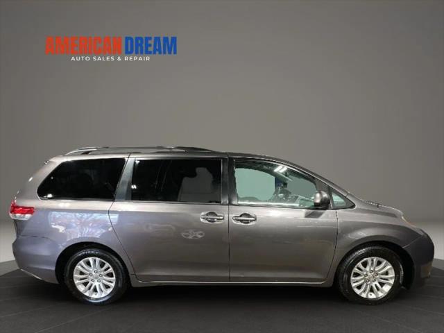 2014 Toyota Sienna XLE V6 8 Passenger