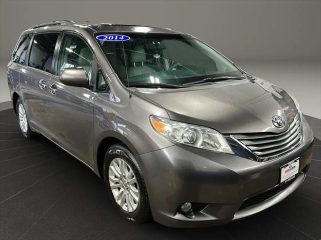 2014 Toyota Sienna XLE V6 8 Passenger