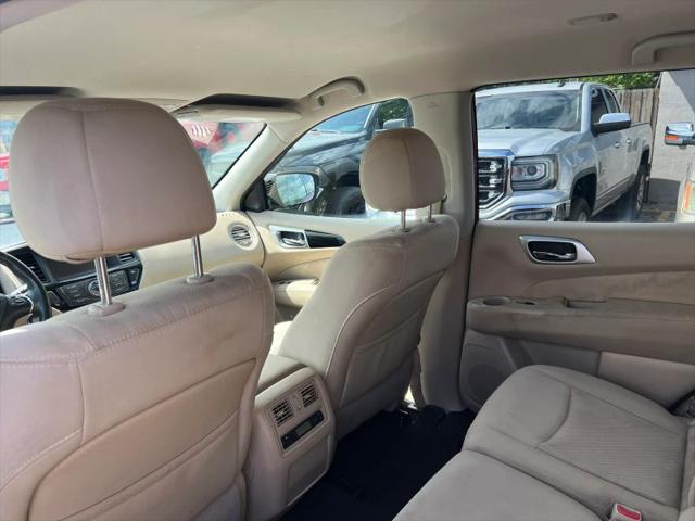 2017 Nissan Pathfinder SV