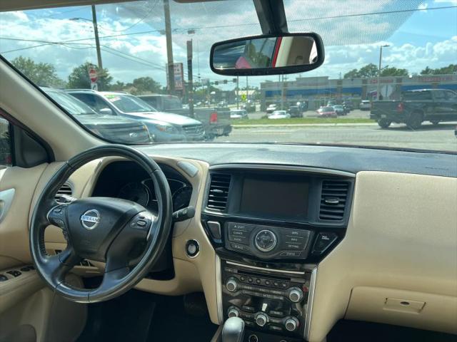 2017 Nissan Pathfinder SV