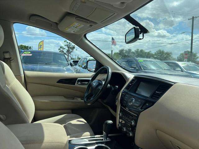 2017 Nissan Pathfinder SV