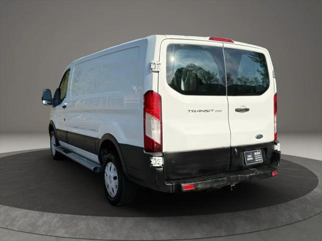 2016 Ford Transit w/60/40 Side Door w/RWB