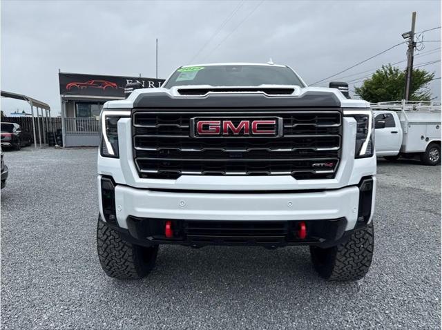 2025 GMC Sierra 2500HD 4WD Crew Cab Standard Bed AT4