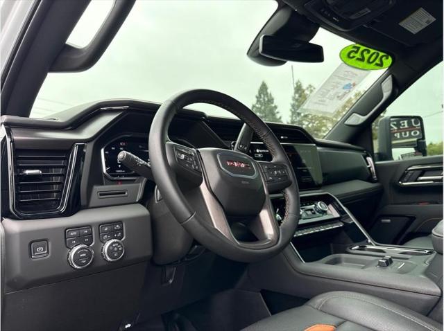 2025 GMC Sierra 2500HD 4WD Crew Cab Standard Bed AT4