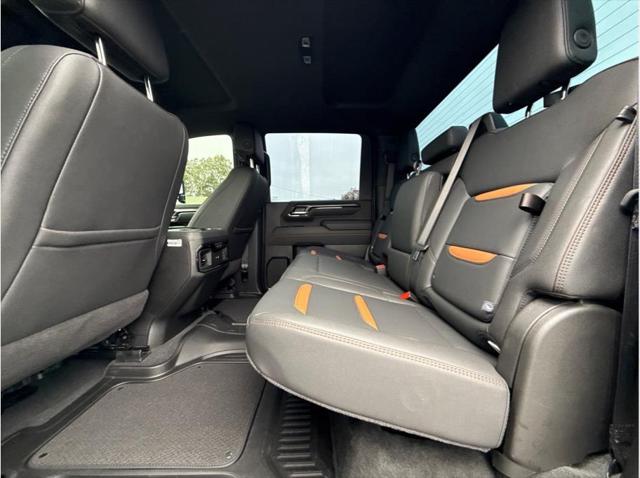 2025 GMC Sierra 2500HD 4WD Crew Cab Standard Bed AT4