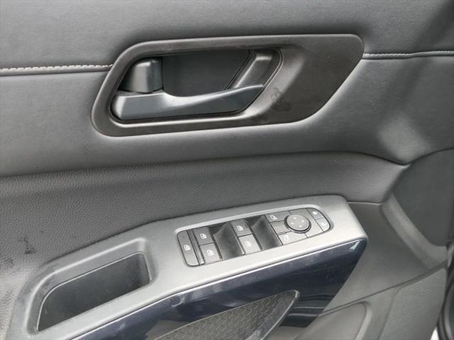 2025 Nissan Pathfinder SV FWD