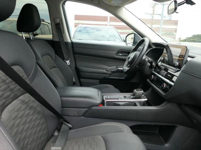 2025 Nissan Pathfinder SV FWD