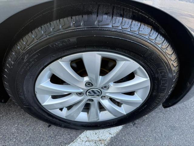 2013 Volkswagen Beetle 2.5L Entry
