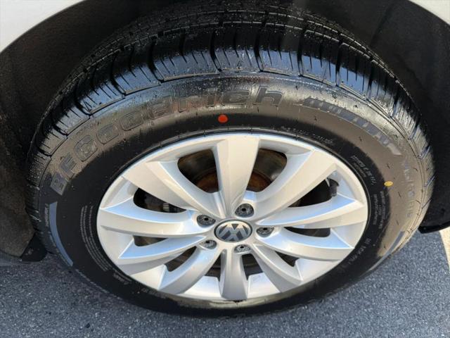 2013 Volkswagen Beetle 2.5L Entry