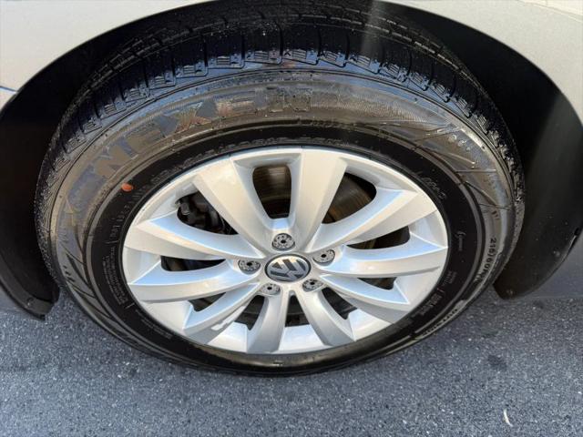 2013 Volkswagen Beetle 2.5L Entry