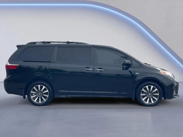 2020 Toyota Sienna XLE