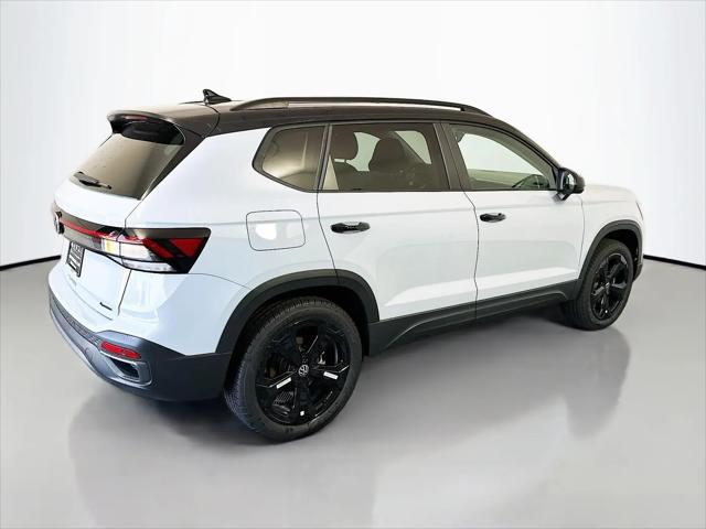 2026 Volkswagen Taos SE Black