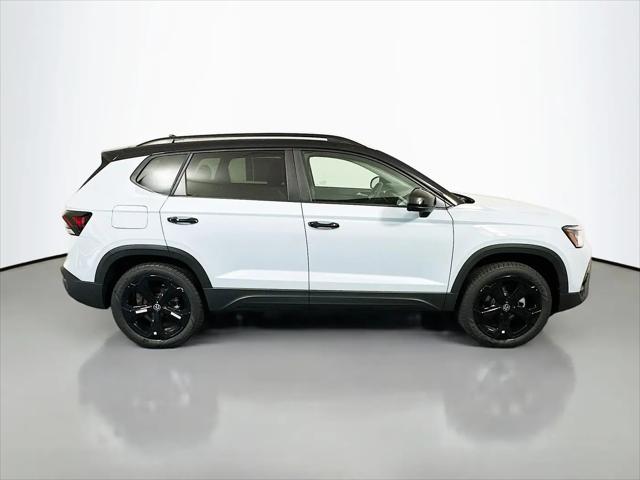 2026 Volkswagen Taos SE Black