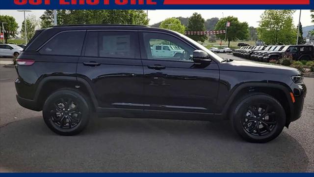 2026 Jeep Grand Cherokee Laredo Altitude