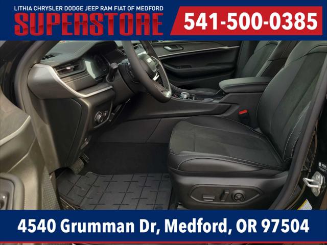 2026 Jeep Grand Cherokee Laredo Altitude