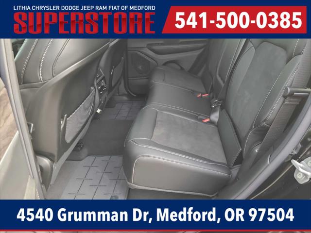 2026 Jeep Grand Cherokee Laredo Altitude