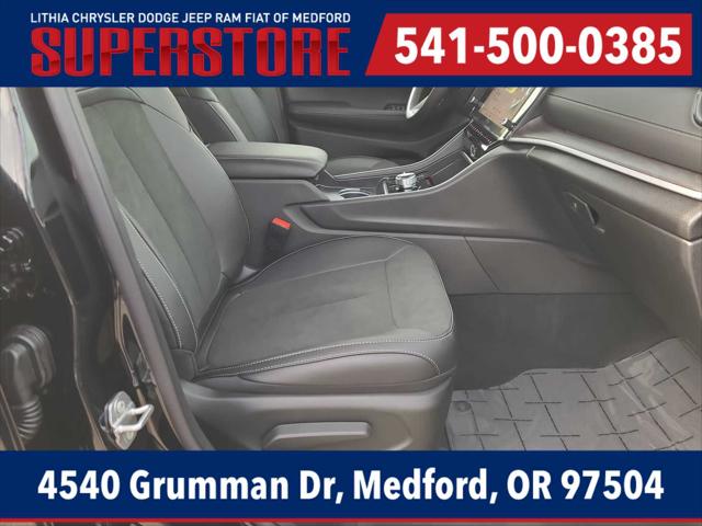 2026 Jeep Grand Cherokee Laredo Altitude