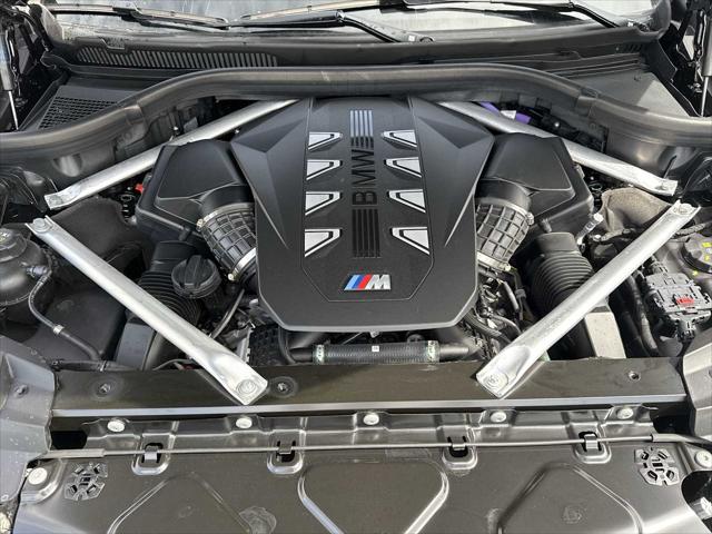 2025 BMW X7 M60i