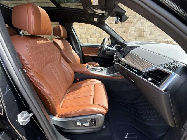 2025 BMW X7 M60i