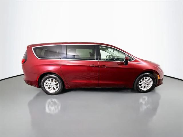 2022 Chrysler Voyager LX
