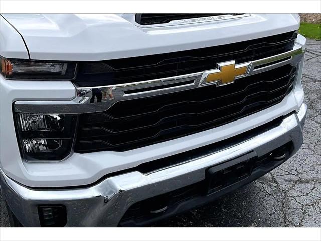2025 Chevrolet Silverado 2500HD 4WD Crew Cab Standard Bed LT